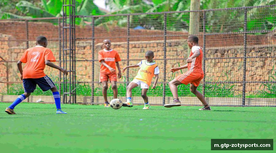 青春的每一份付出，都会为未来铺路。